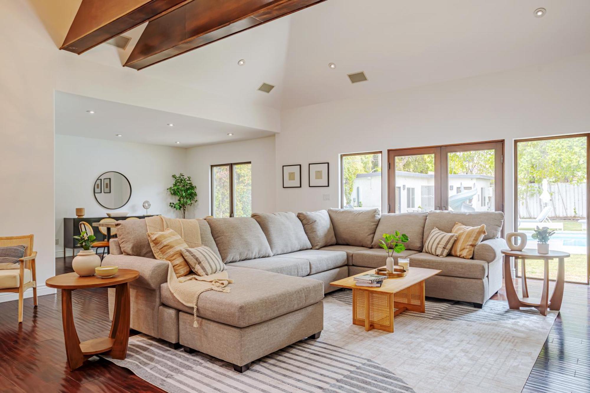 Vakantiehuis Exquisite Oasis Near Universal With Large Pool Los Angeles