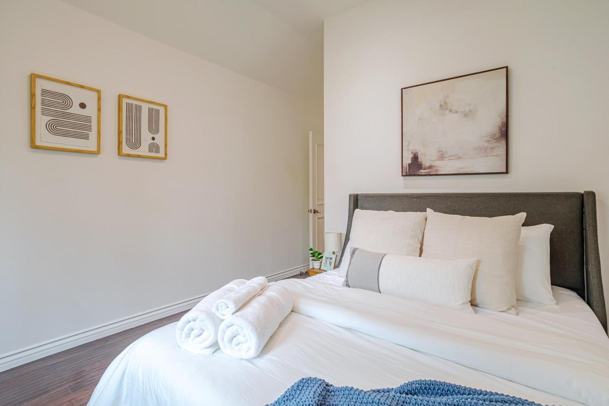 Vakantiehuis Exquisite Oasis Near Universal With Large Pool